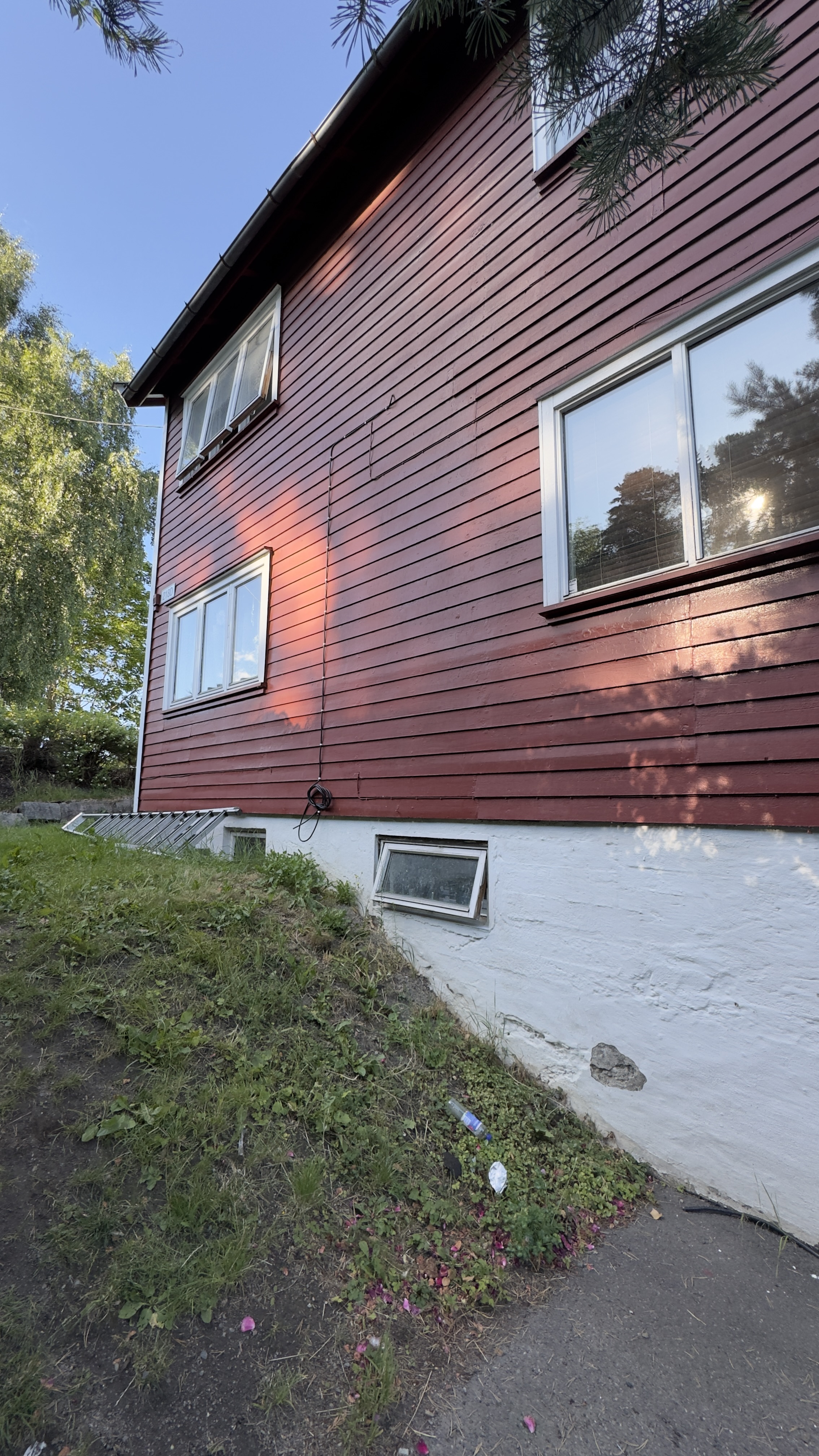 Bolig med diskré plassert utedel ved grunnmur